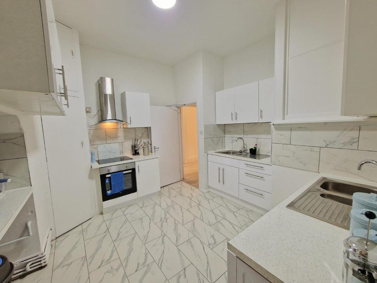 Spacious 4 Bedrooms Apartment For 10 Near Marble Arch Лондон Экстерьер фото