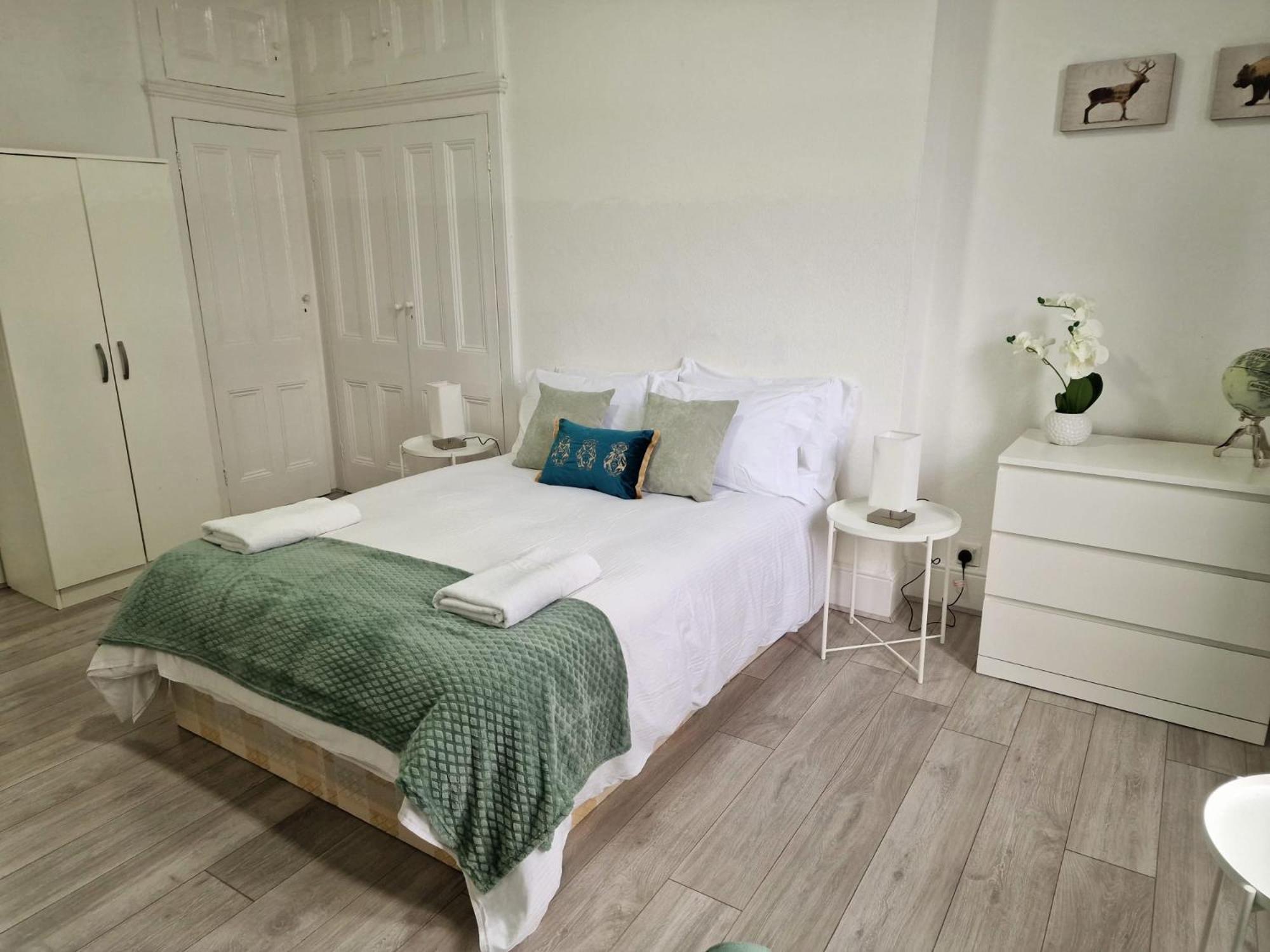 Spacious 4 Bedrooms Apartment For 10 Near Marble Arch Лондон Экстерьер фото